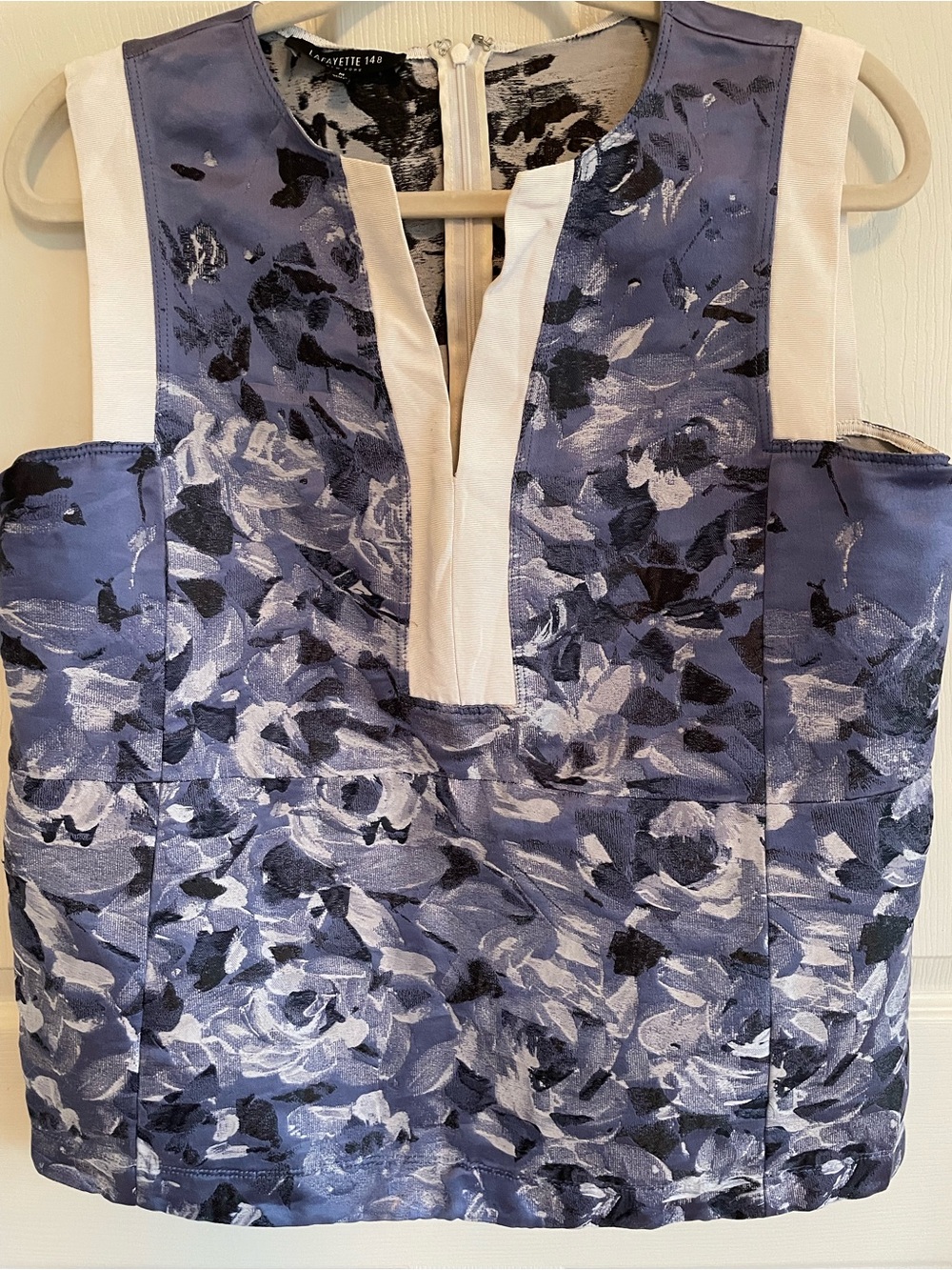 Lafayette 148 New York Blue/White Floral Print V-Neck Sleeveless Top, Sz M! 🍁